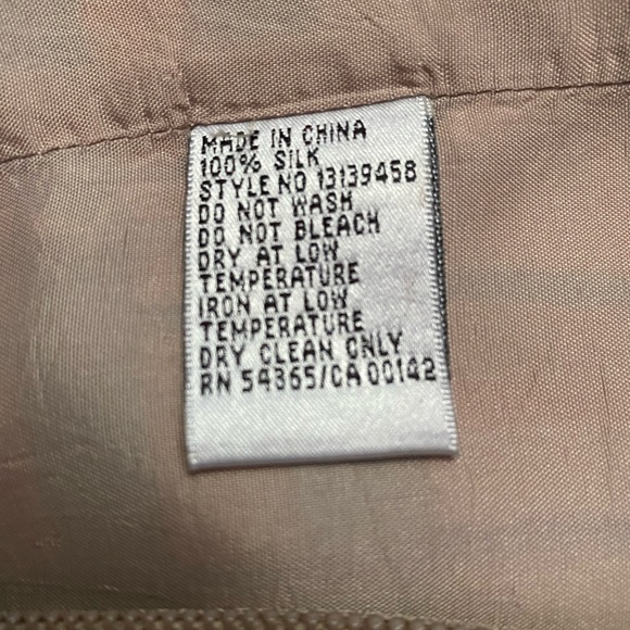 PETER NYGARD 100% SILK PRINTED JACKET - Picture 3 of 3